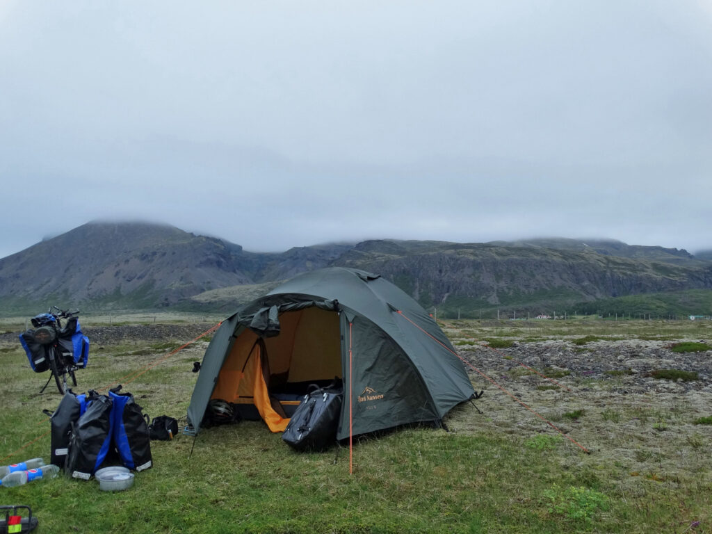 Islandia nocowanie w namiocie