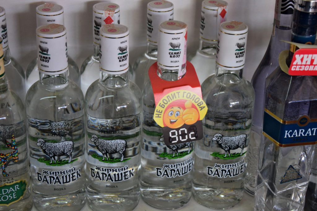 Bazar w Osz Kirgistan wódka