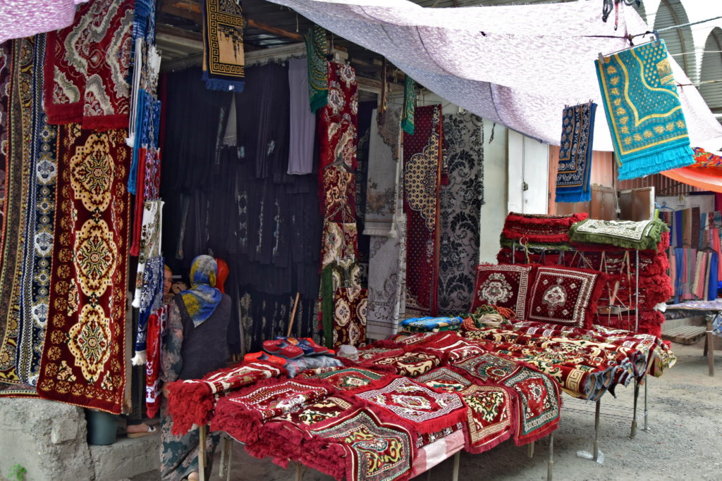 Bazar w Osz dywany