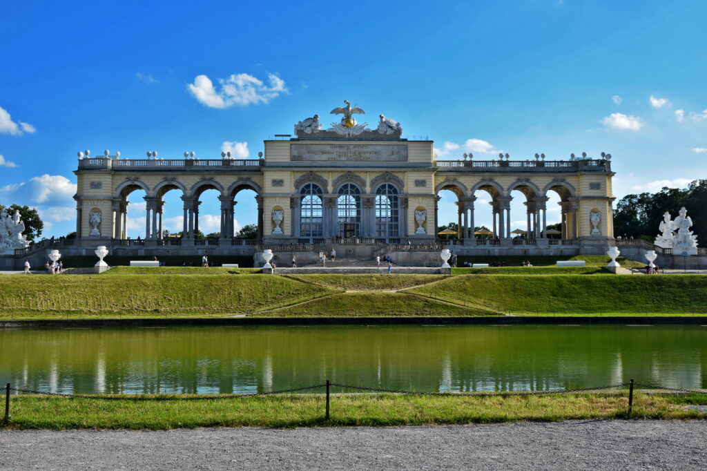 Pałac Schönbrunn ogrody Wiedeń atrakcje Glorietta