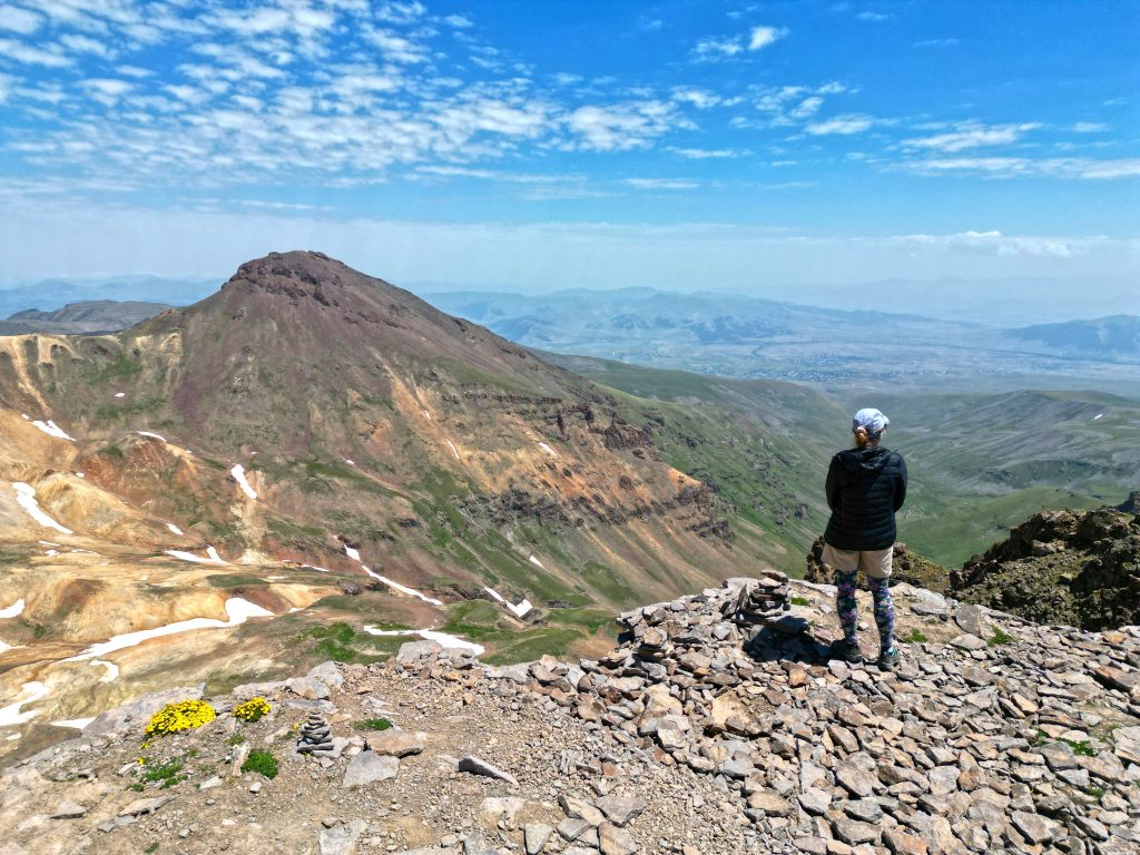 Widok z przełęczy Aragac - Armenia